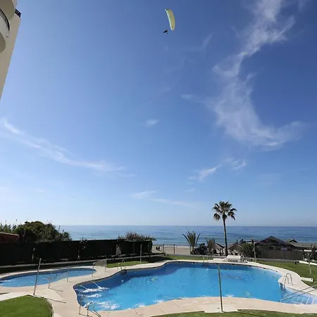 Lujo En Banana Beach Primera Linea De Playa Marbella Exterior photo